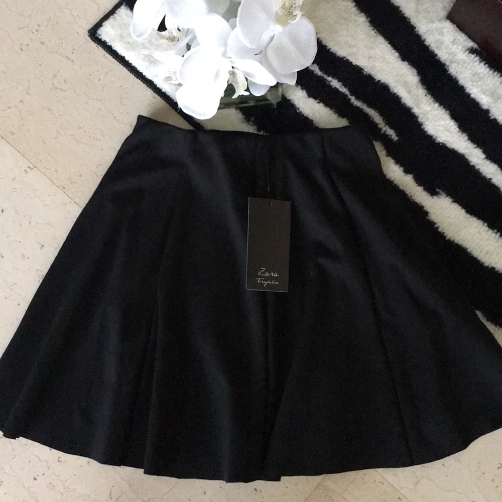 🆕 Brand New Zara black mini skirt, size S